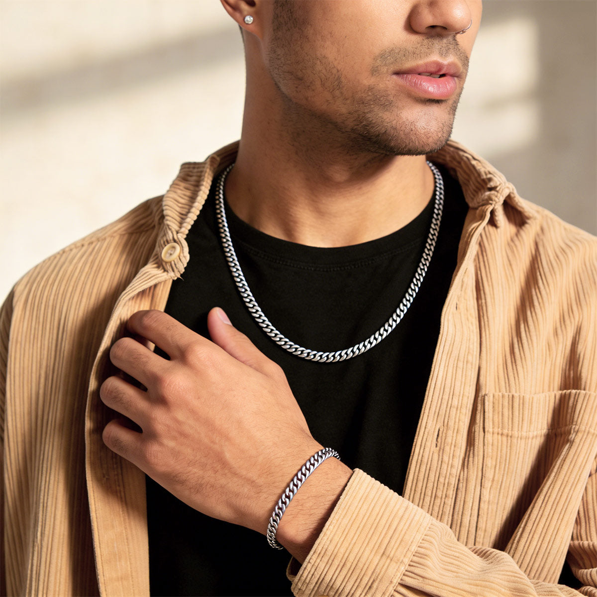 A Man Wearing Engravable Cuban Chain Necklace & Bracelet Set 7MM