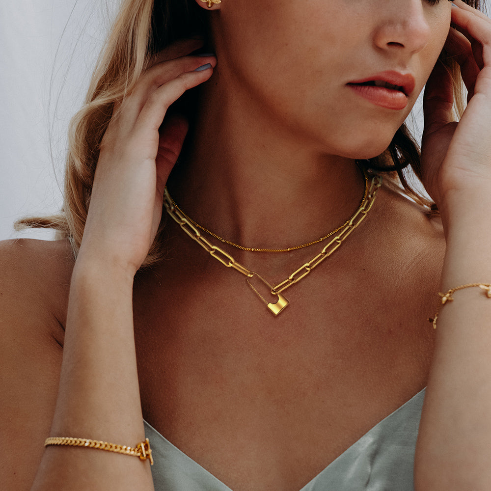 A Woman Padlock Choker Necklace in Stainless Steel