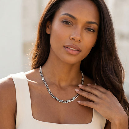 A Woman Wearing Personalized 1-6 Names Cuban Chain Necklace