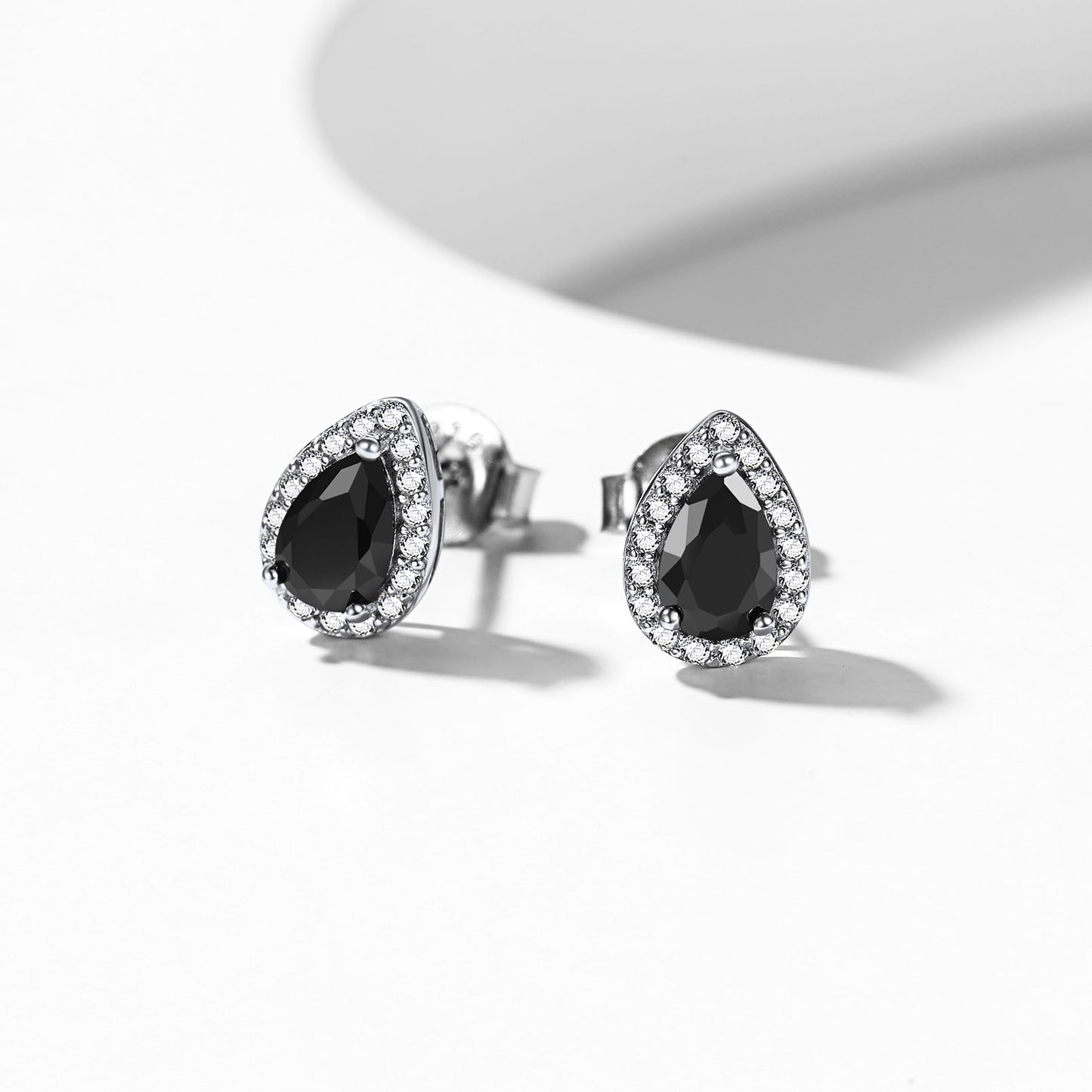 Boucles d'oreilles à tige en argent sterling avec zircone cubique noire et halo en forme de larme