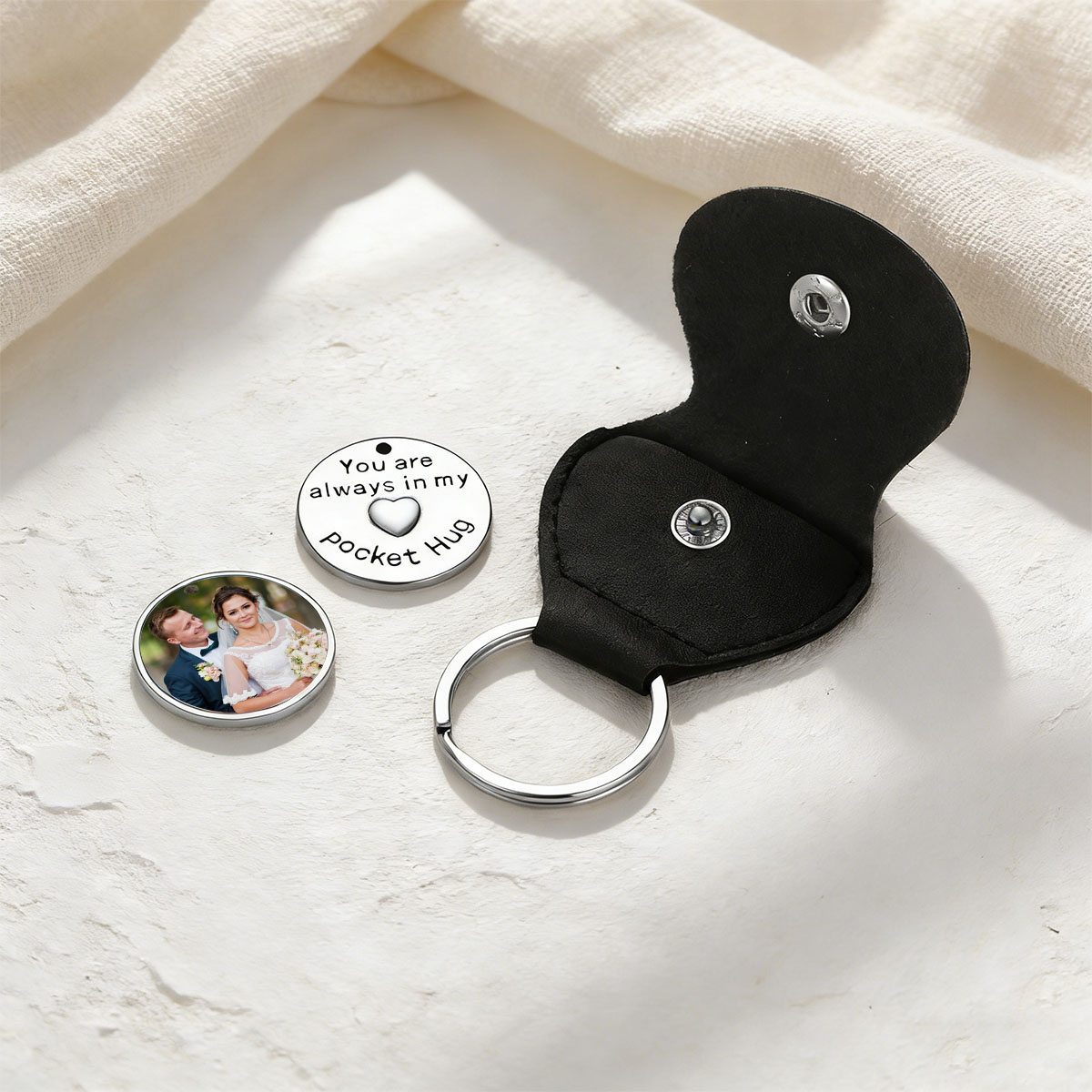 Picture Commemorative Wedding Coins Pocket Hug Keychain Holder in stainless steel