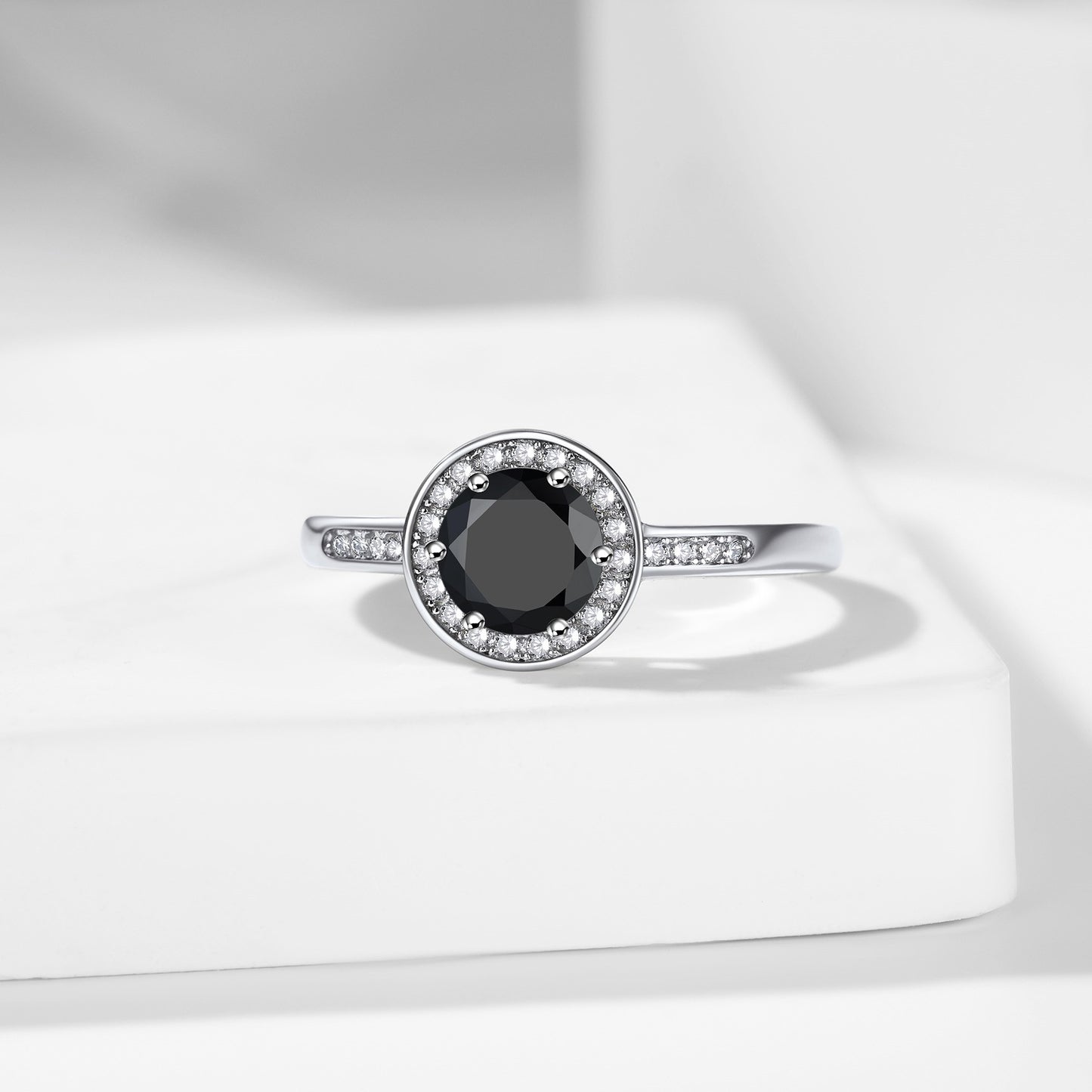 Round Cubic Zirconia Engagement Rings