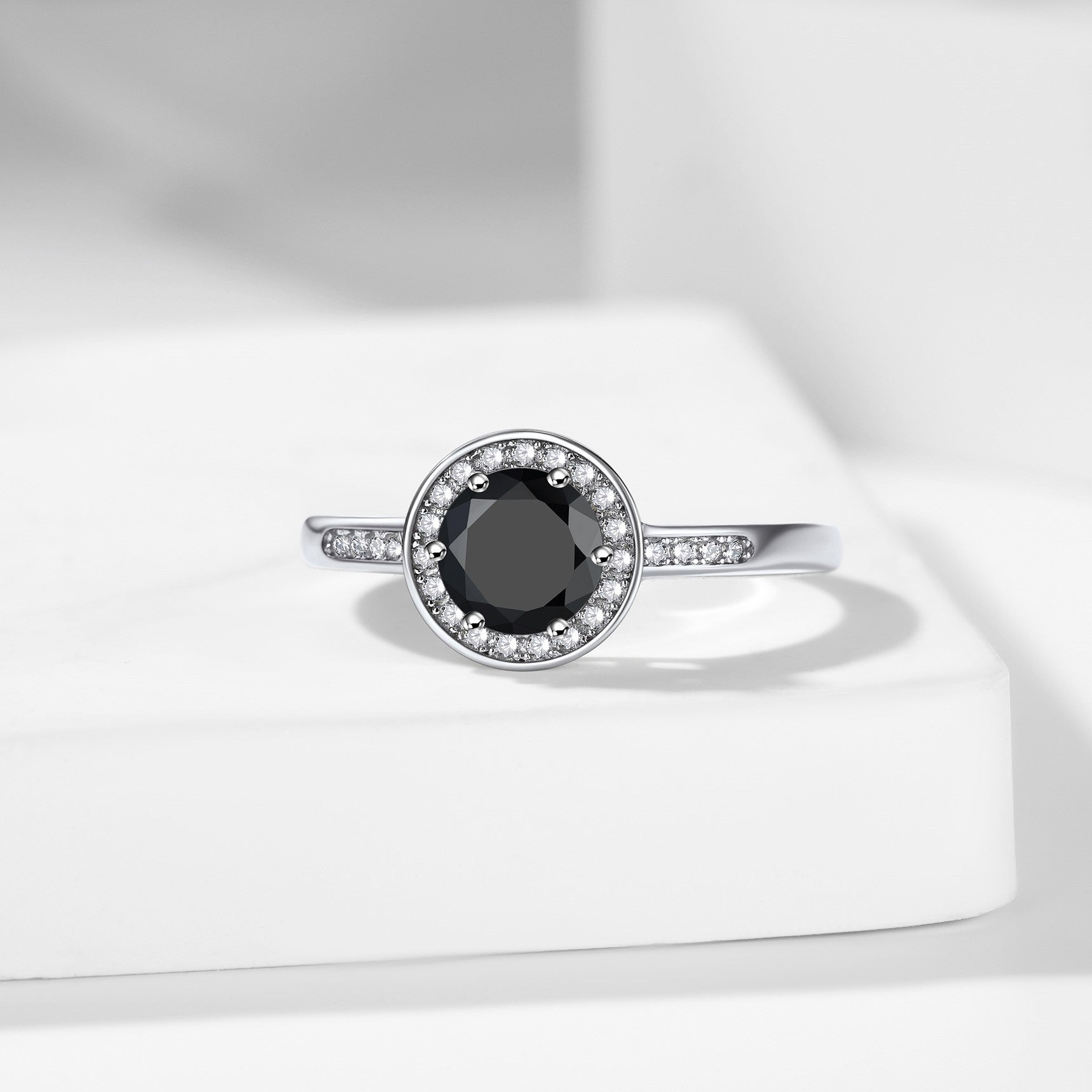 Round Cubic Zirconia Engagement Rings