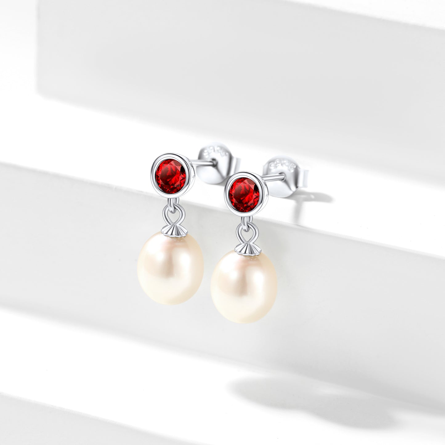 Boucles d'oreilles pendantes en argent sterling avec pierre de naissance ronde et perles pour femme