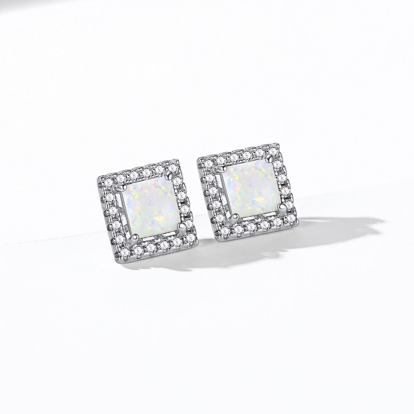 Boucles d'oreilles à tige en opale et zircone cubique carrée géométrique