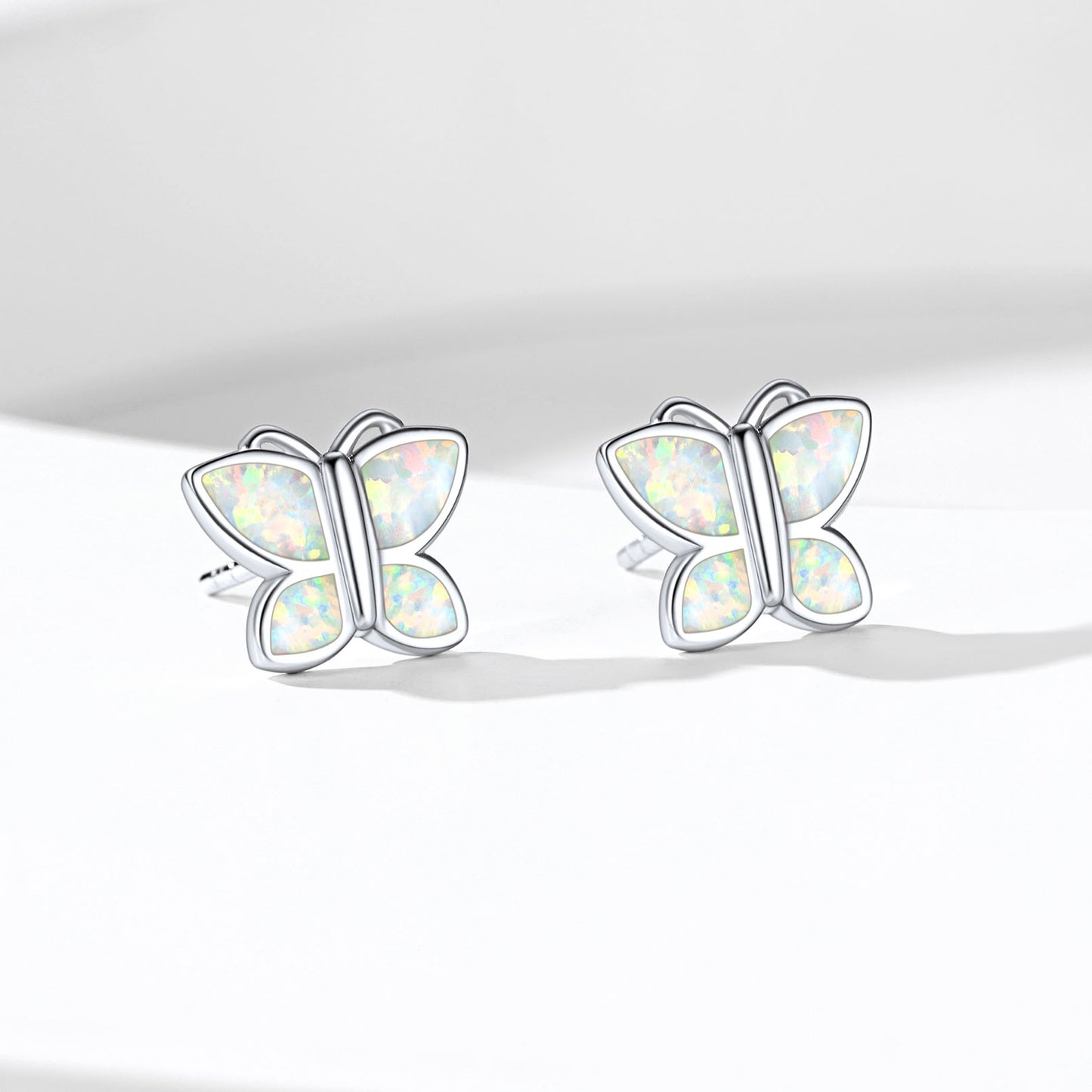 Boucles d'oreilles à tige en argent sterling avec opale papillon pour femmes et filles