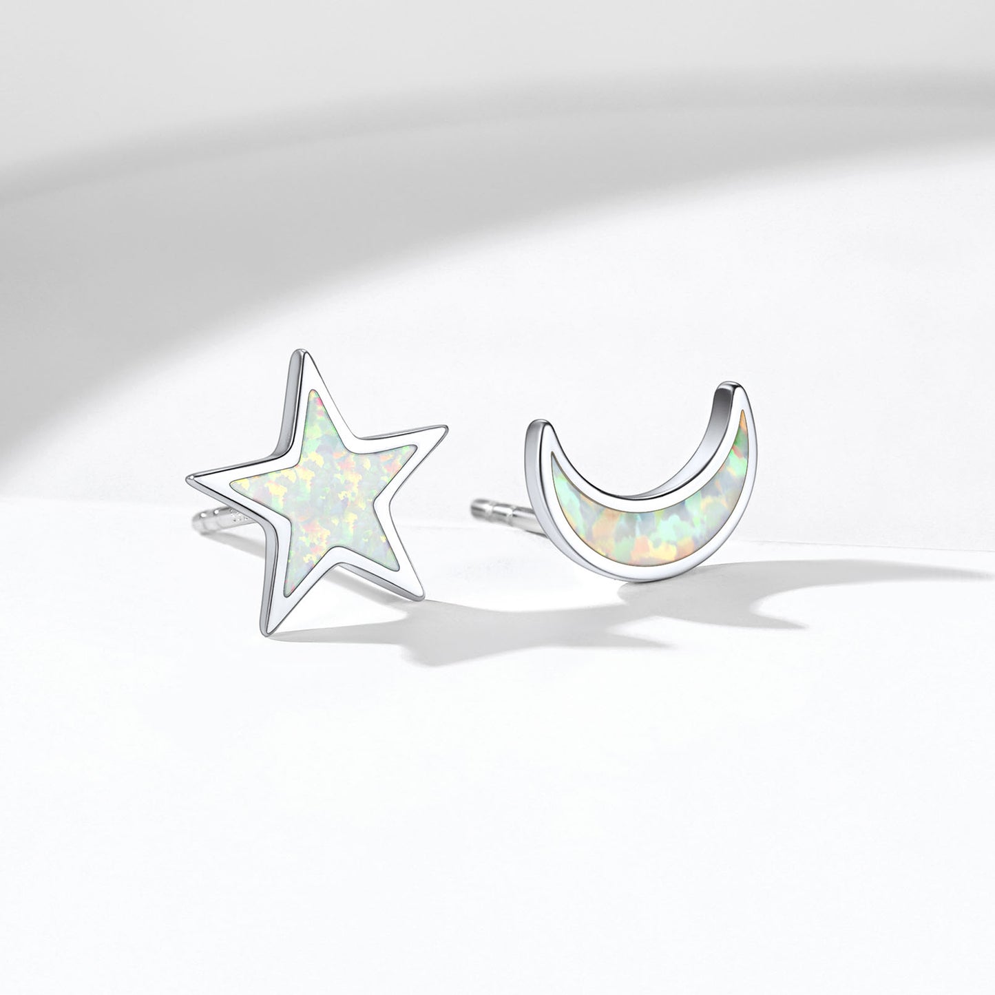 Boucles D'Oreilles Puces Asymétriques Lune Et Étoile Opale