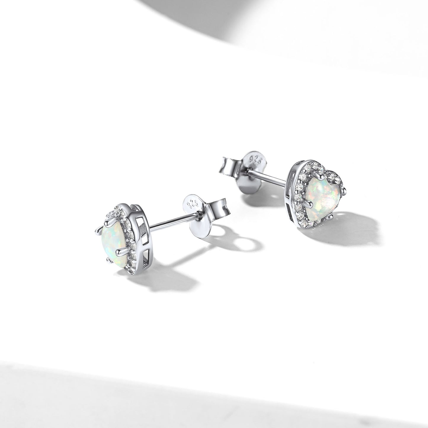 Boucles d'oreilles à tige en argent sterling avec opale et zircone cubique