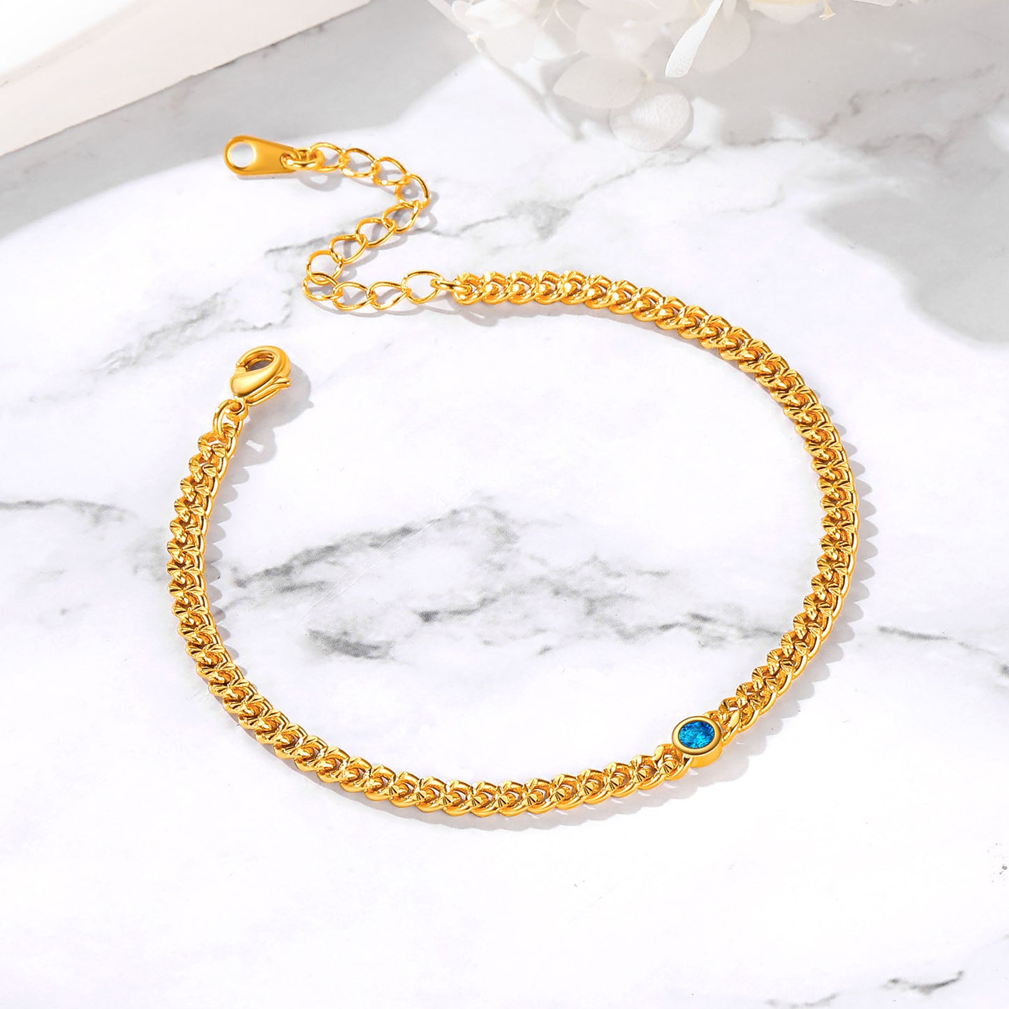 Bracelet de cheville à maillons cubains avec pierre de naissance en chaîne dorée pour femme