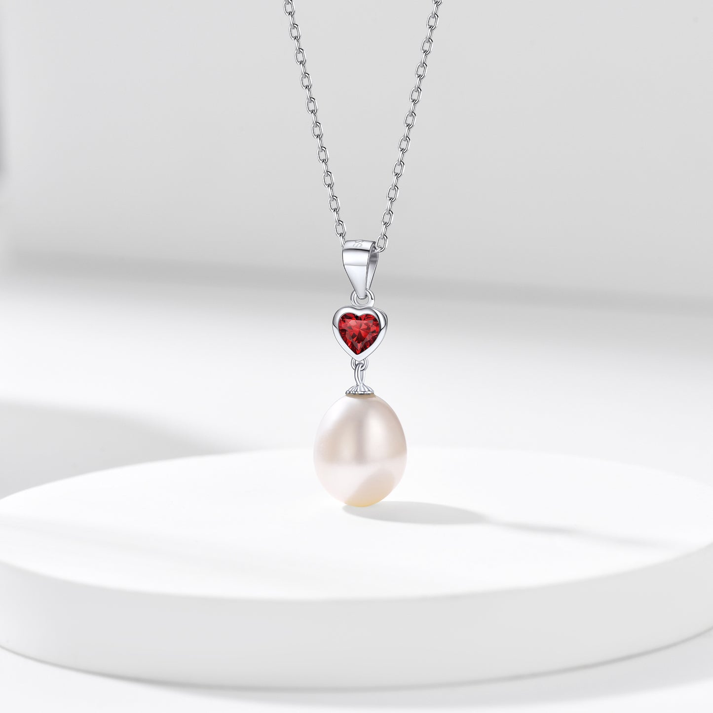 Collier avec pendentif en forme de cœur et de perles en argent sterling avec pierre de naissance